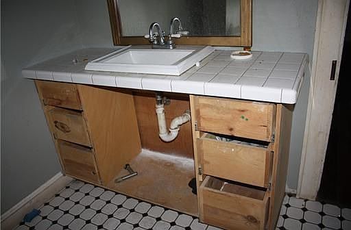 3rd image of 2221 Constance St