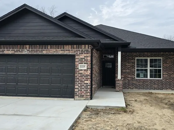 1225 6th St, Port Arthur, TX 77640