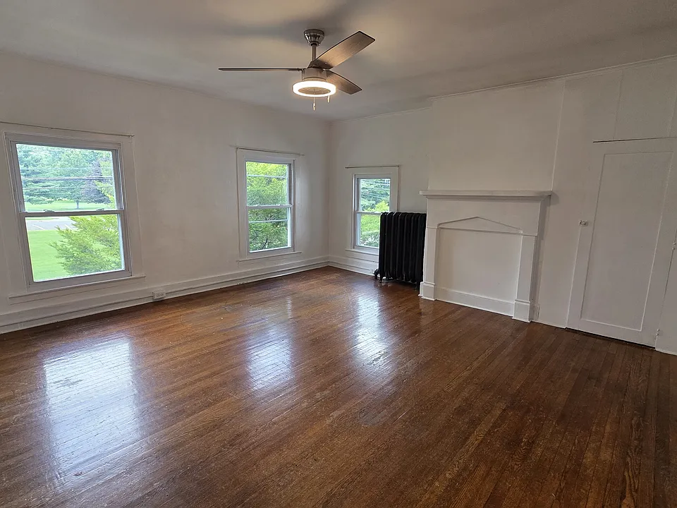 68 W Market St #2
