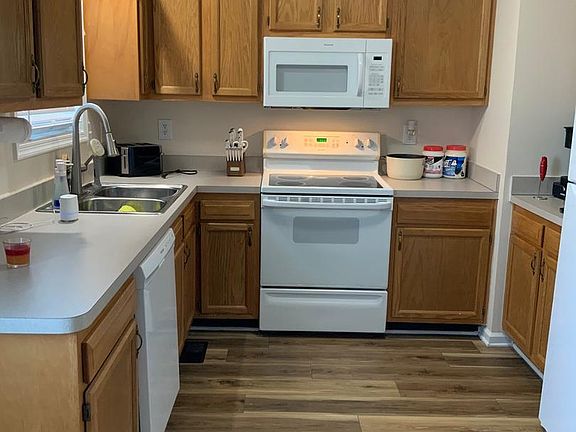 3rd image of 13 Jonathan Ct