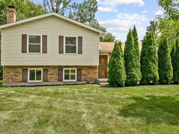 219 Countryside Ln, Lindenhurst, IL 60046