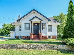 2922 E Madison Ave, Des Moines, IA 50317