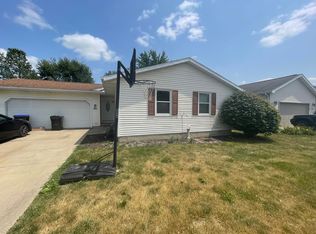 2832 Rutherford Dr, Bloomington, IL 61705