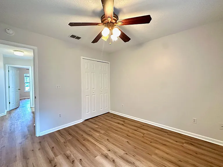 1803 Canterbury Ln — Photo 24