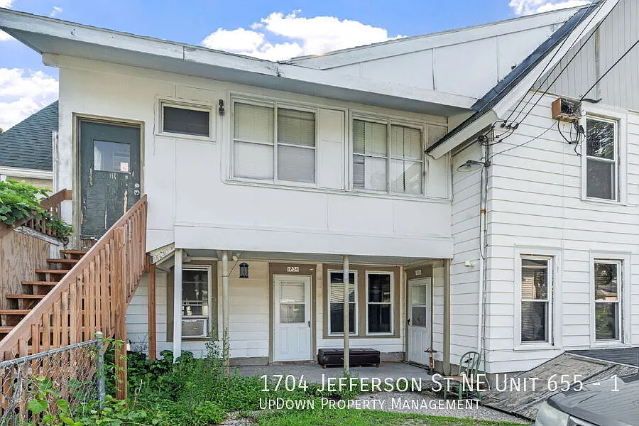 "Charming 2-Bed Gem in Northeast Arts District Neighborhood with Laundry in Unit!" — Photo 4