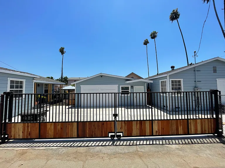 322 N Townsend Ave #1/2 — Photo 5