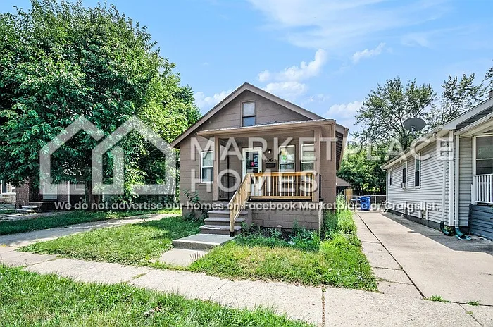 3 bed, 1.0 bath, 877 sqft, $1,395 — Photo 1