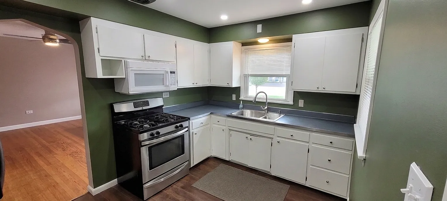 2 bed, $2,400 — Photo 4