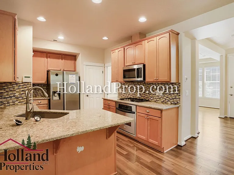 770 NE 72nd Ave — Photo 7