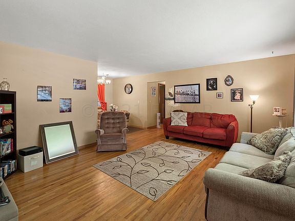 5th image of 525 Cedar Ln
