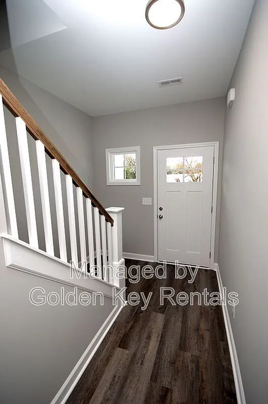 3 bed, 2.5 bath, $1,600 — Photo 2