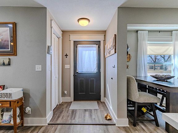 3rd image of 206 Lake Ave