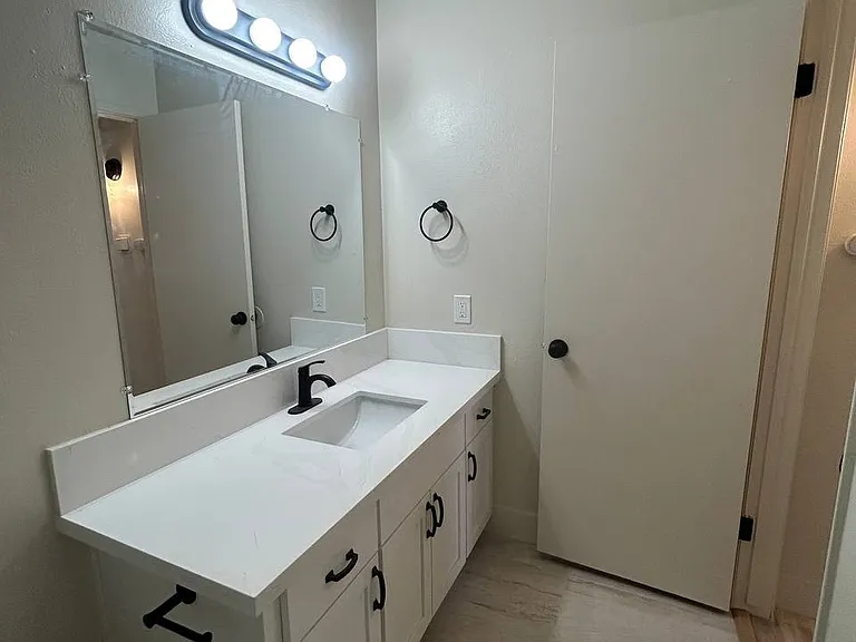 4455 E Clay Ave #C — Photo 4