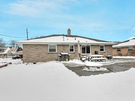 3rd image of 1420 W Foster Ave