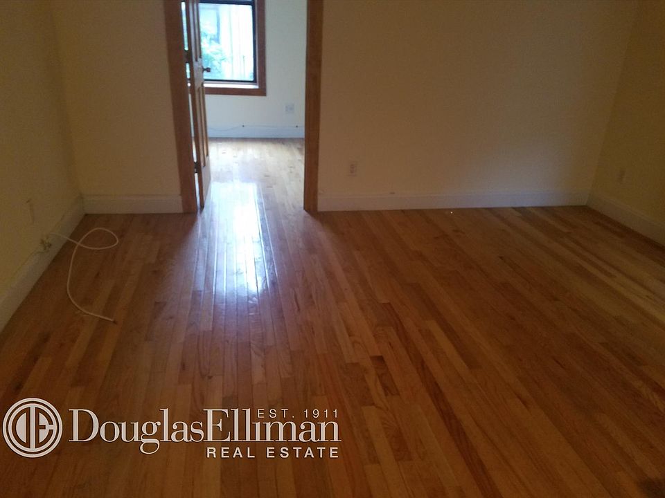 2nd image of 256 E 10th St APT 4a