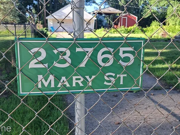 23765 Mary St, Taylor, MI 48180