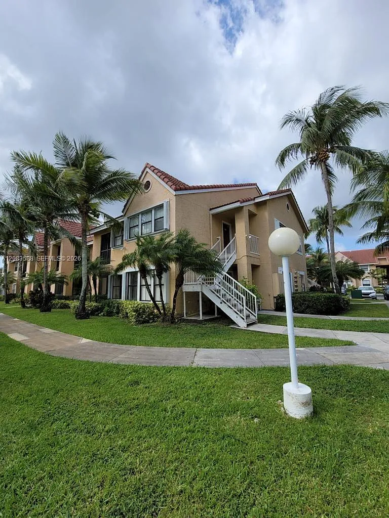 Biscayne Beach Club Condo — Photo 3