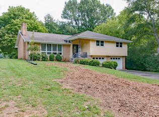 310 Oakwood Ln, Paris, TN 38242