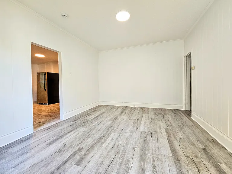 29 Drummond St #3 — Photo 15