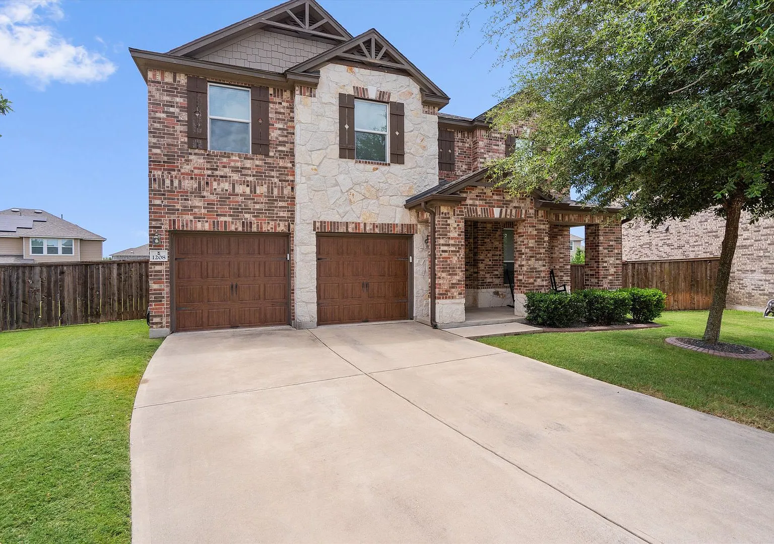 Lively 5 Bedroom, 3.5 Bath, 2-Story Home in Leander! — Photo 2