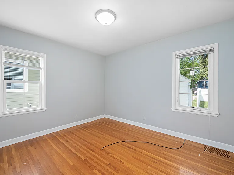 2210 University Ave — Photo 5