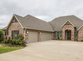 307 Chattin Cir, Bentonville, AR 72713