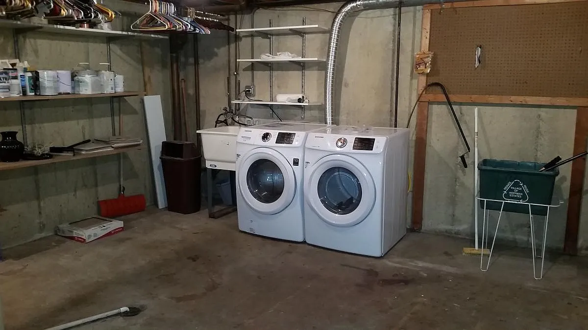 3 bed, 1.5 bath, 1251 sqft, $2,200 — Photo 2