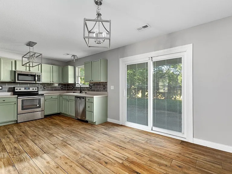 607 Winterway Dr — Photo 8