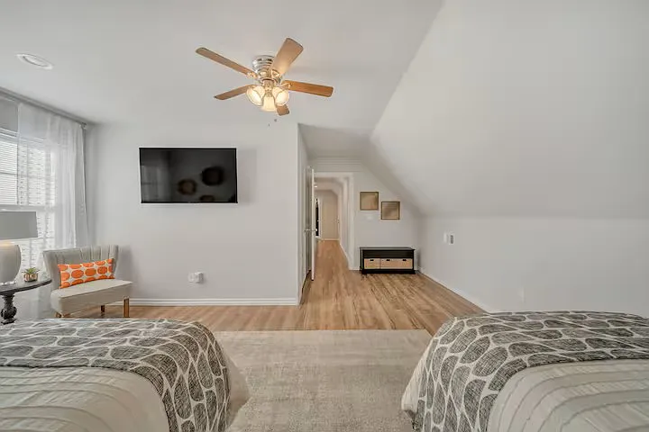 2123 E 63rd St — Photo 19