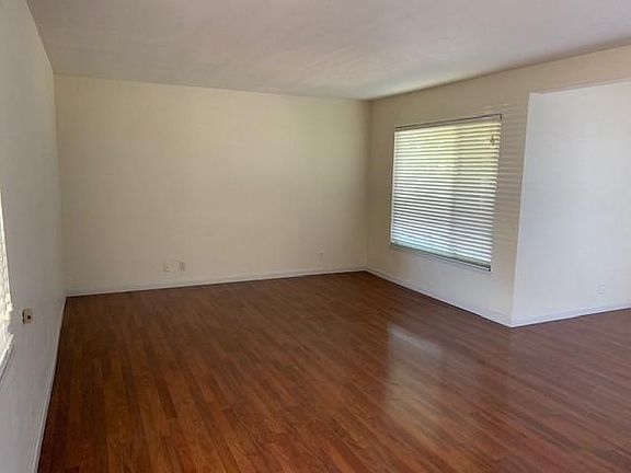 3rd image of 322 Los Altos Pl