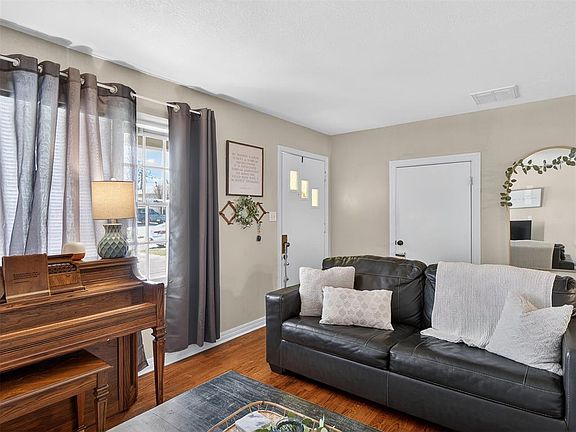 3rd image of 3417 Pioneer St