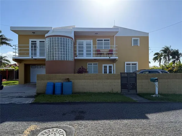 820 Calle Jardin, Hatillo, PR 00659