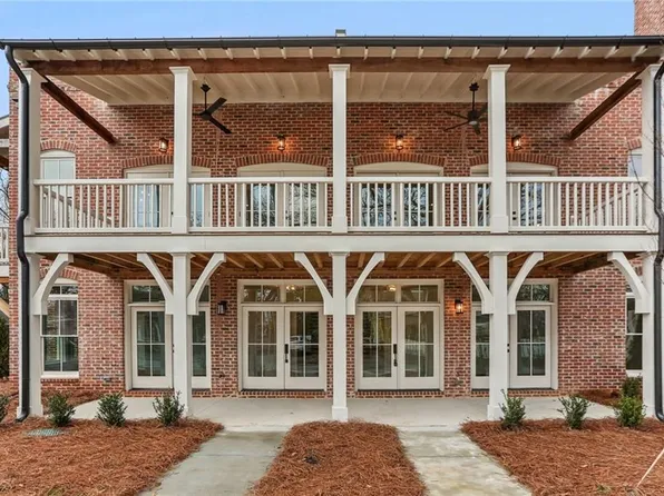 1081 Green St, Roswell, GA 30075