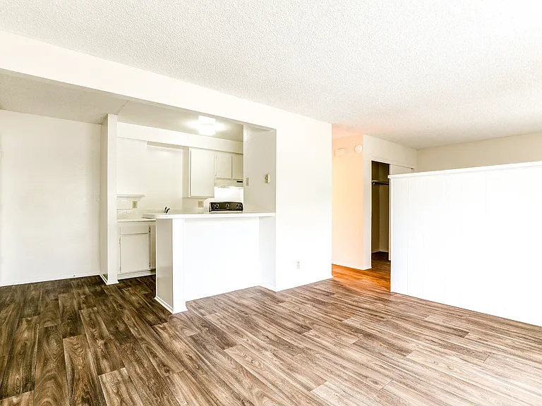 1575 Oak Apartment Homes — Photo 12