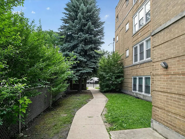 1854 S Central Park Ave #1852-3E — Photo 8
