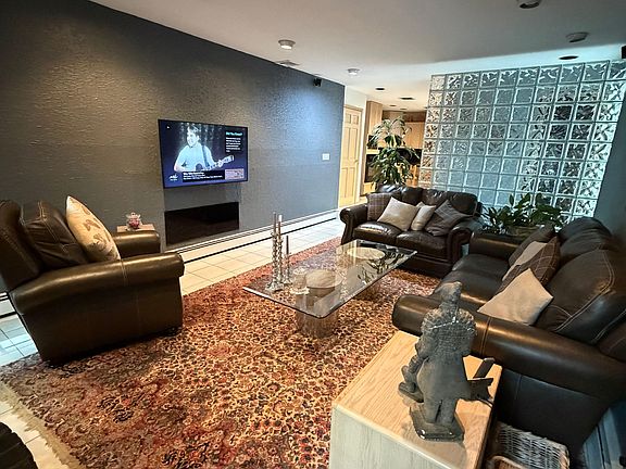 Den w/fireplace