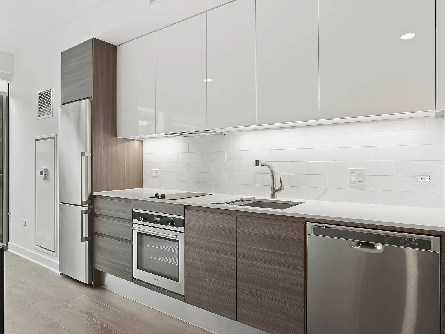 Spacious River North Studio In Central Downtown Chicago Location — Photo 2