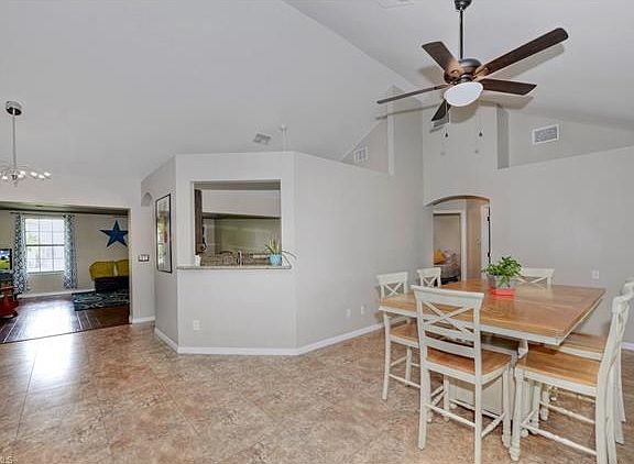 4th image of 305 SE 19th Ter