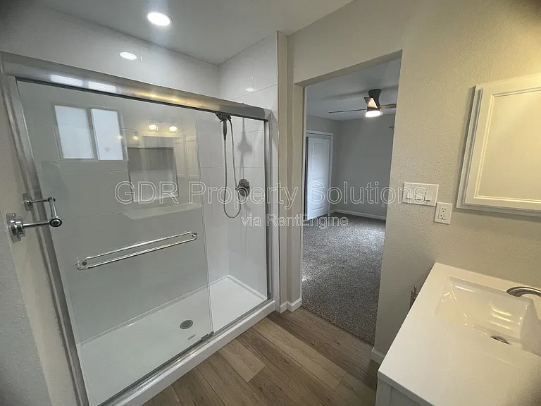 4733 Platinum Dr NE — Photo 28