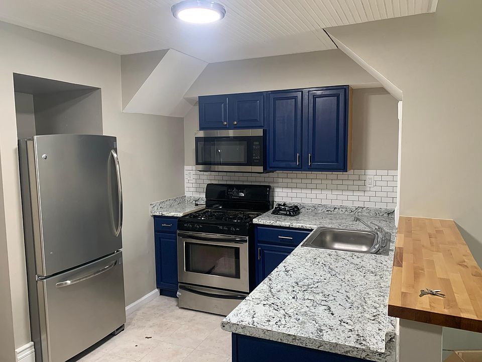 Kitchen with Bar