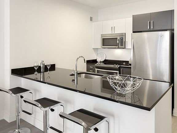 4th image of 70 Pine St APT 2106