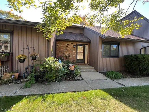 7368 Trailside Dr APT E, Northfield, OH 44067