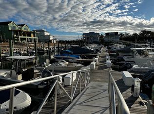 5009 Dockside Dr, Wilmington, NC 28409