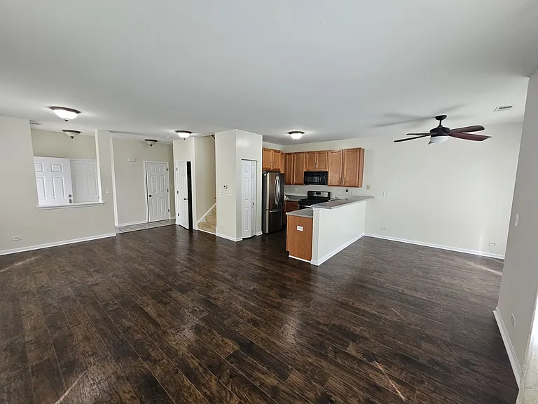 1424 Prescott Dr — Photo 2