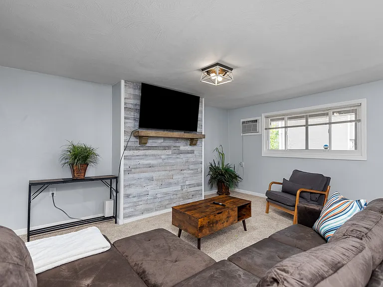 607 Foreland St — Photo 15