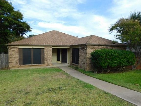 3rd image of 3425 Country Club Dr