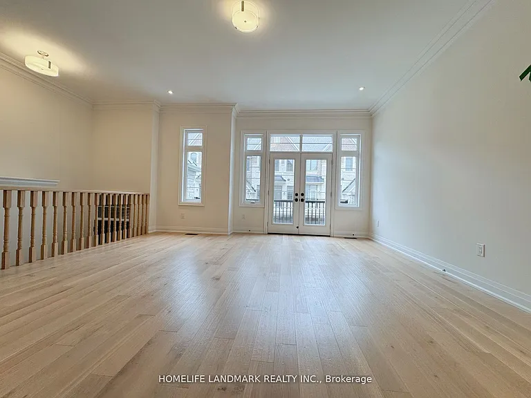 73 West Village Ln — Photo 8