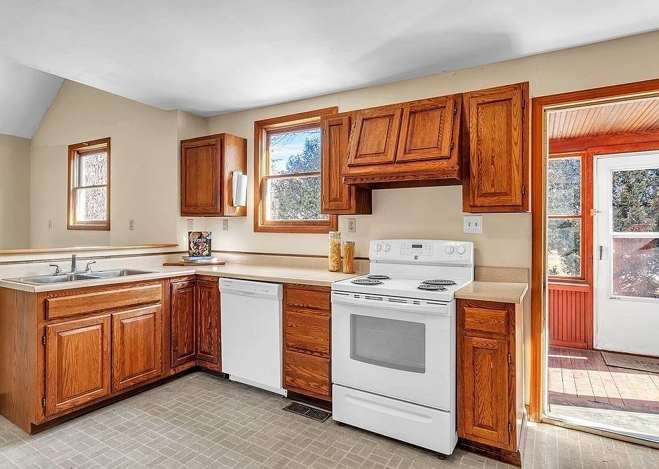 87 Main St, Haydenville, MA 01039 Zillow