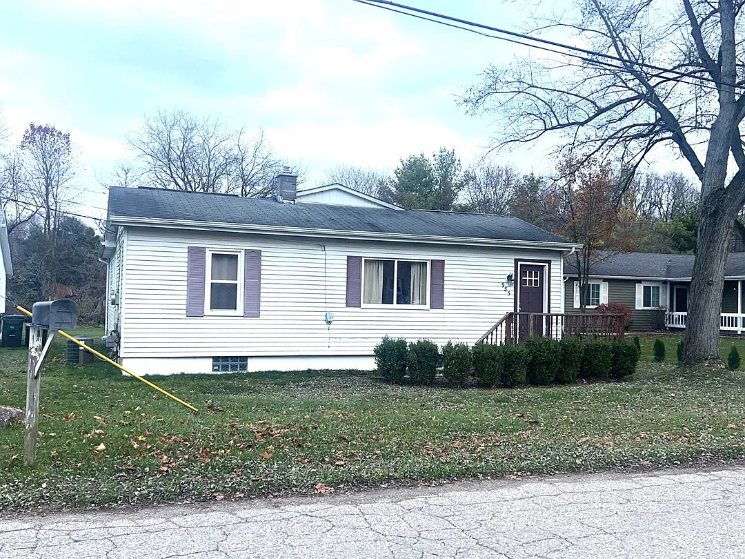 985 Fairledge St photo 1