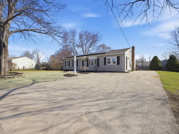 534 Hogg Memorial Dr, Whitman, MA 02382